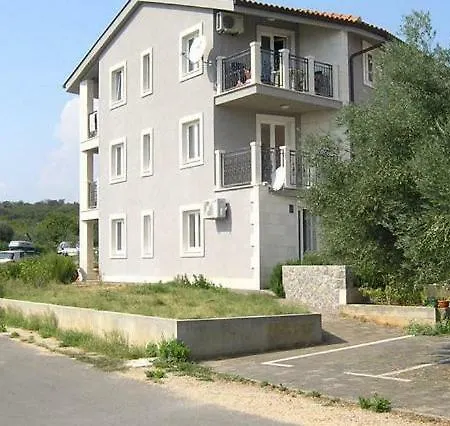 Gary Apartment